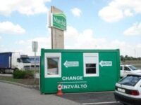 Zöld pénztár konténer.