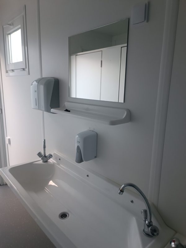 20' női wc konténer