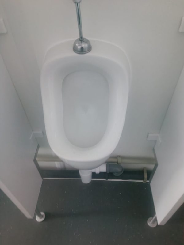 20' férfi wc konténer