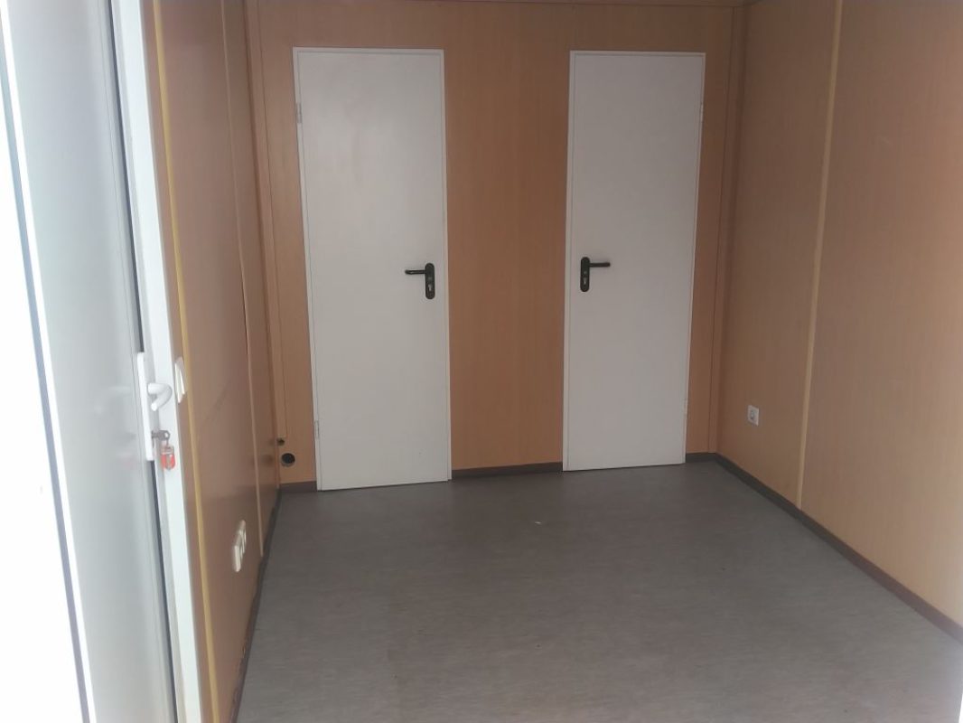 20' irodakonténer szaniteregységgel