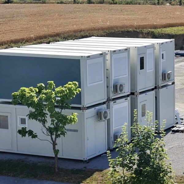 Emelt szigetelésű, készre szerelt új irodaépület azonnali szállítással